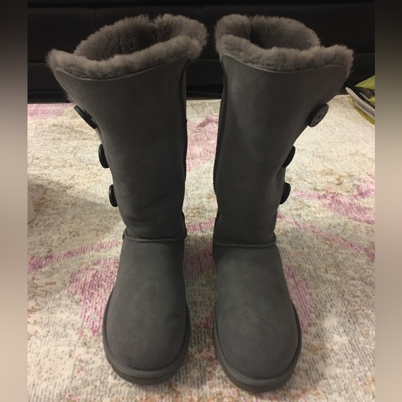 UGG 3 Bailey Button - Picture 2 of 5
